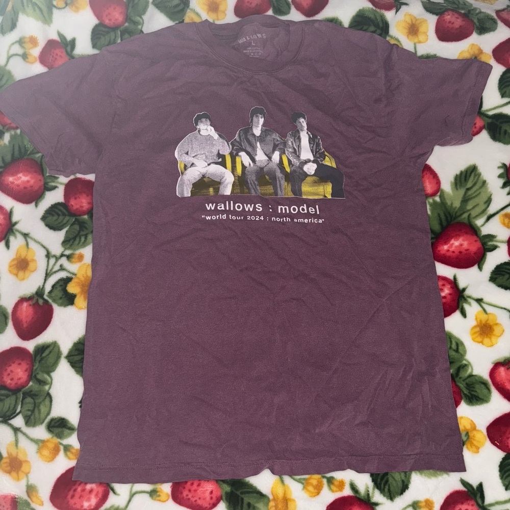 Purple Wallows Model Tour T shirt size Large Brand New